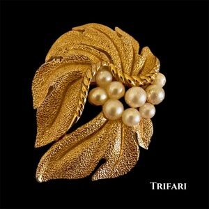 Vintage Crown Trifari Brooch